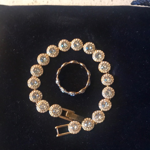 Authentic signed Swarovski Crystals Rose gold Angelic bracelet and ring 55 set. - Picture 4 of 12